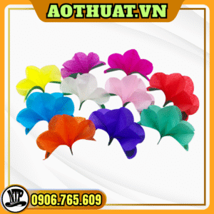 Ảo thuật hoa bắt tay, tay không ra hoa (Hoa đôi giấy lụa)