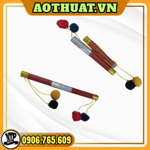 Gậy xuyên không kéo 4 banh lông, Pom Pom